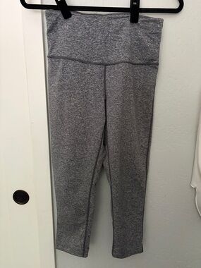 Zella Gray High-Waist Capri Active Leggings